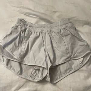 LULULEMON  HOTTY HOT SHORT 2.5 length